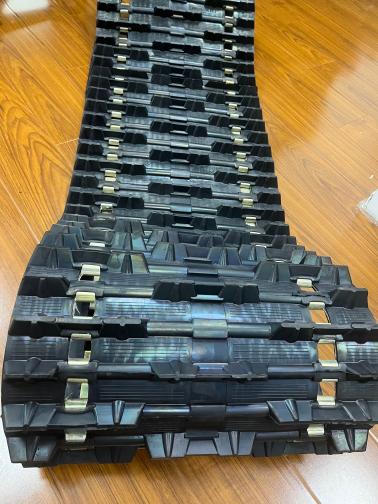 04-1063GB | GBDistribution | Track for snowmobile -18inch wide – 63 holes 124 in 1.97 pitch